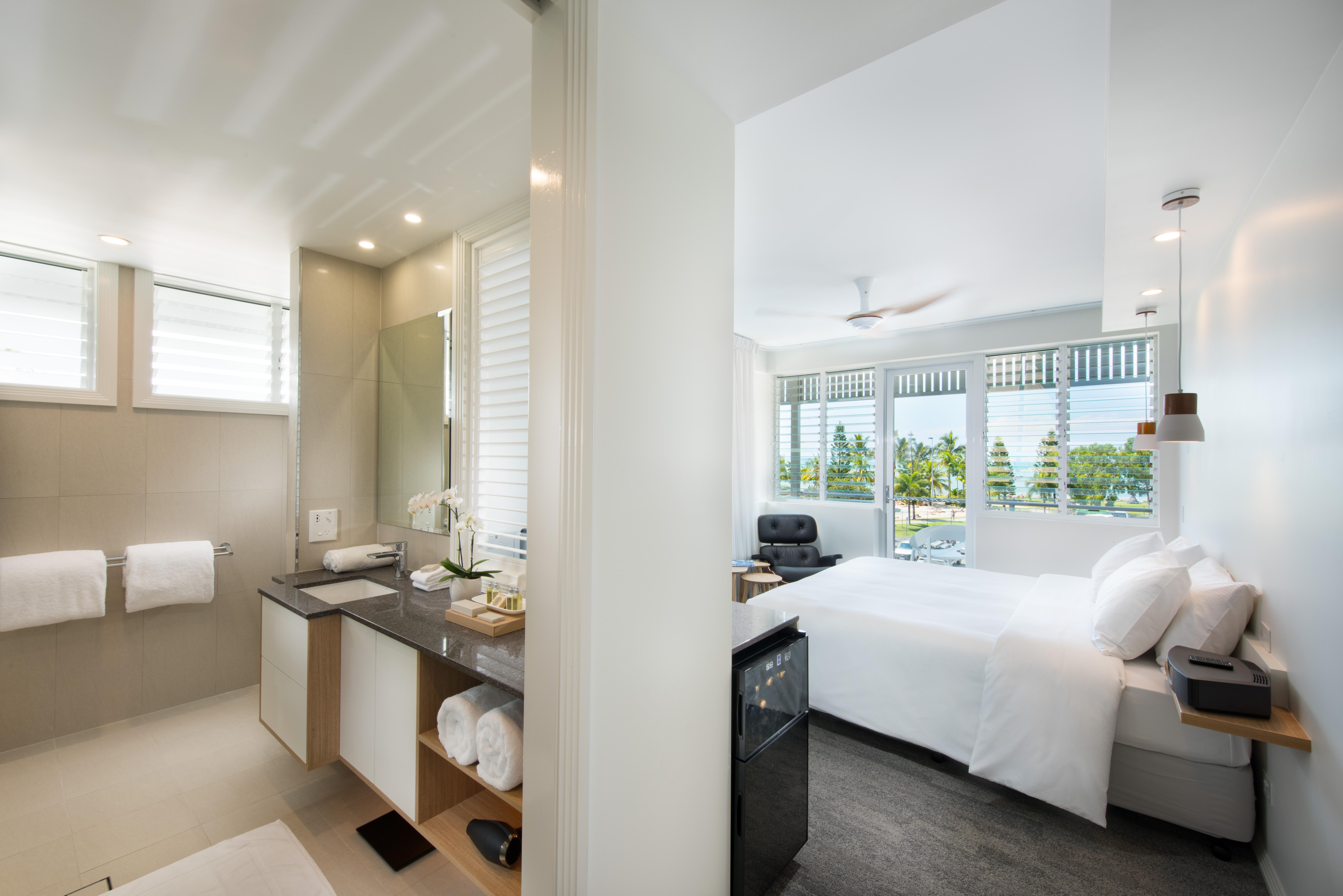 Heart Hotel And Gallery Whitsundays Airlie Beach Exterior photo