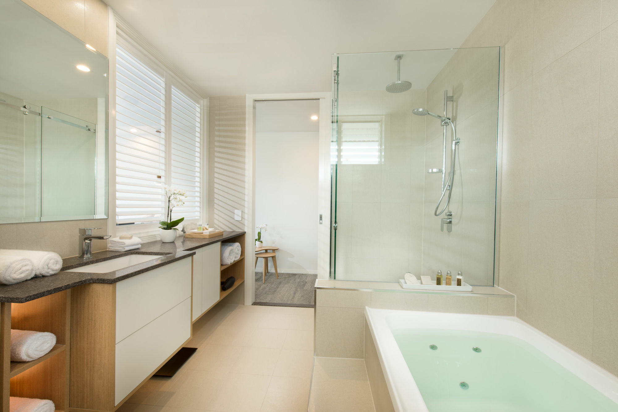 Heart Hotel And Gallery Whitsundays Airlie Beach Exterior photo