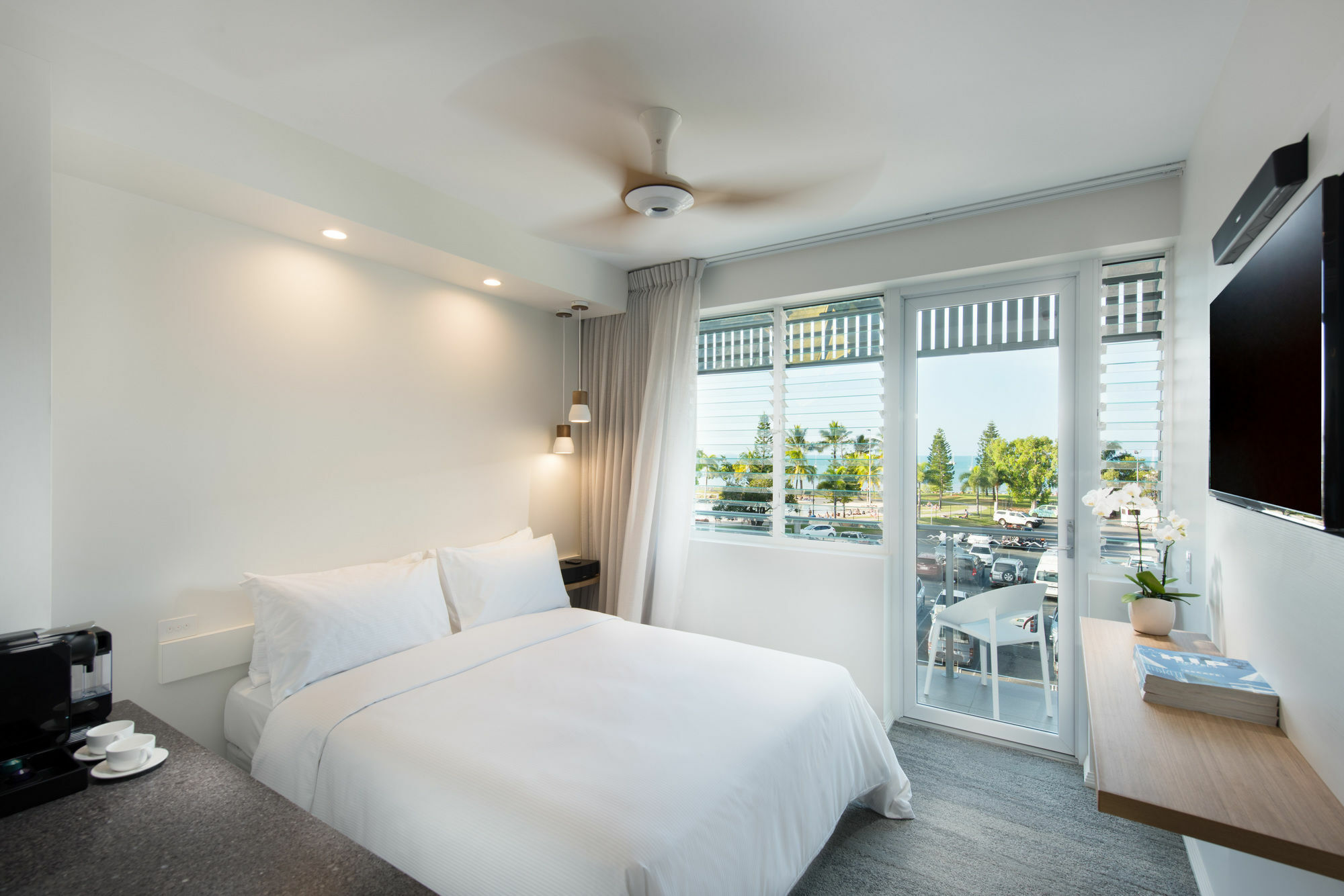 Heart Hotel And Gallery Whitsundays Airlie Beach Exterior photo